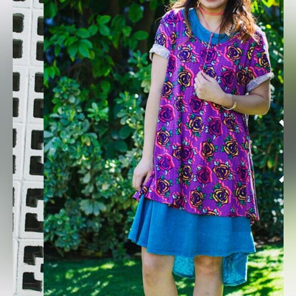 LuLaRoe Perfect T Football Print Neutral Black White Total Comfort Team Spirit M - Picture 14 of 14